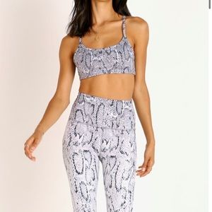 Like new Beyond Yoga
Ombre Snake Stone Sports Bra
